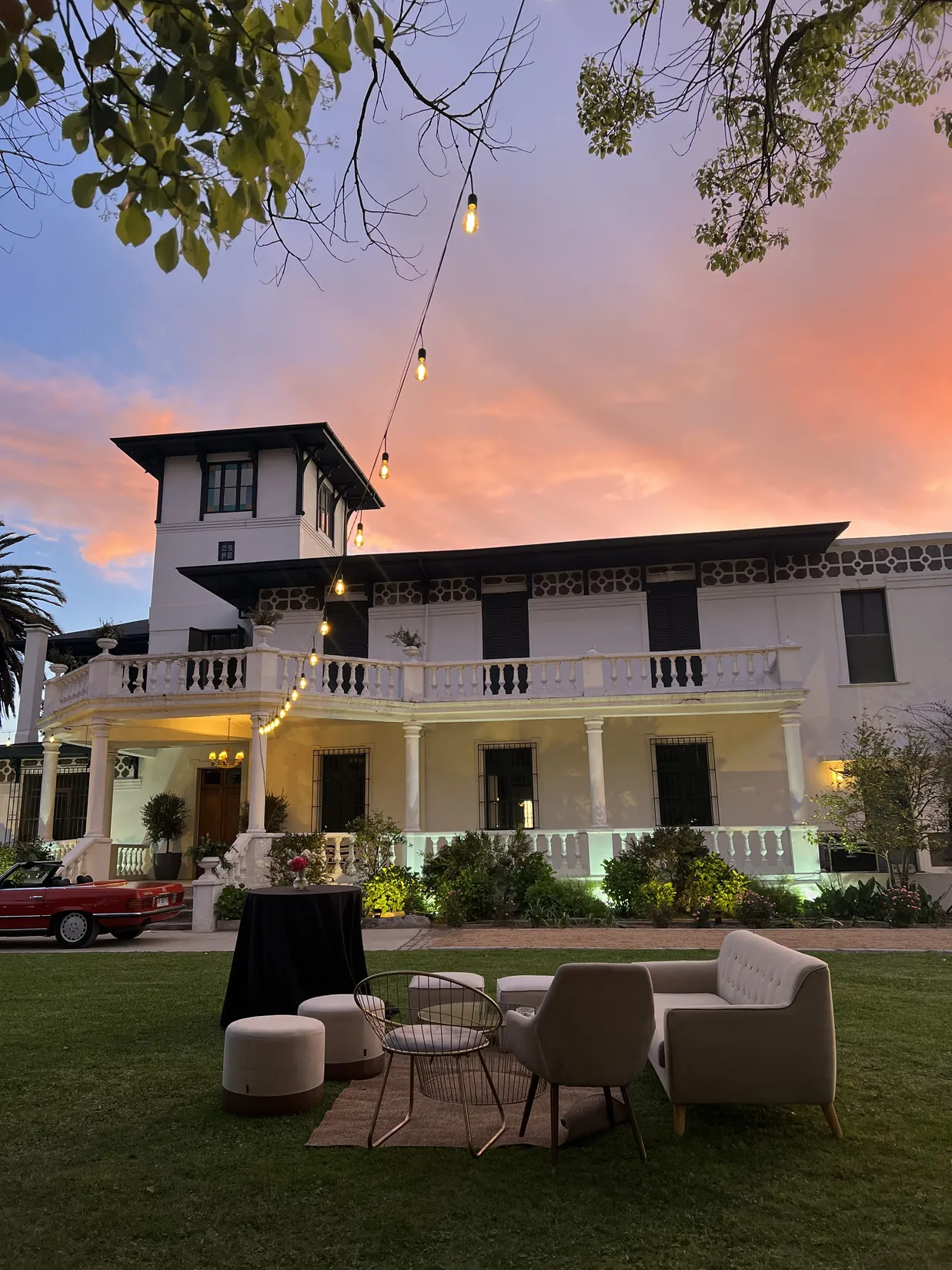 Casona Verona al atardecer preparada para un encuentro