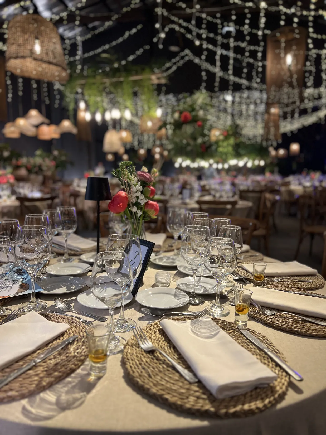 Montaje de cena para evento corporativo
