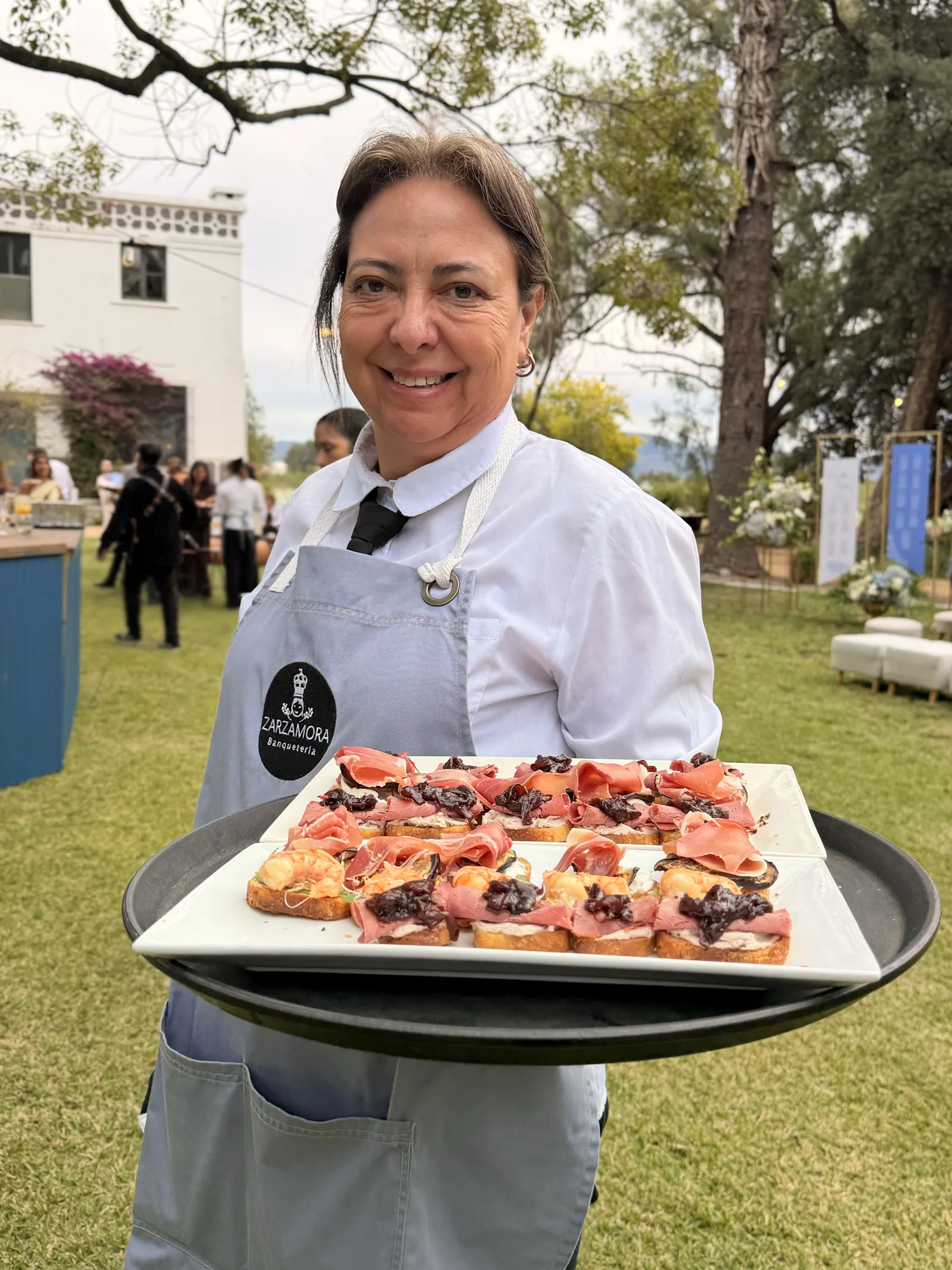 Servicio de aperitivos en los jardines de Casona Verona